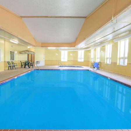 Super 8 By Wyndham Sault Ste. Marie Hotel Eksteriør billede