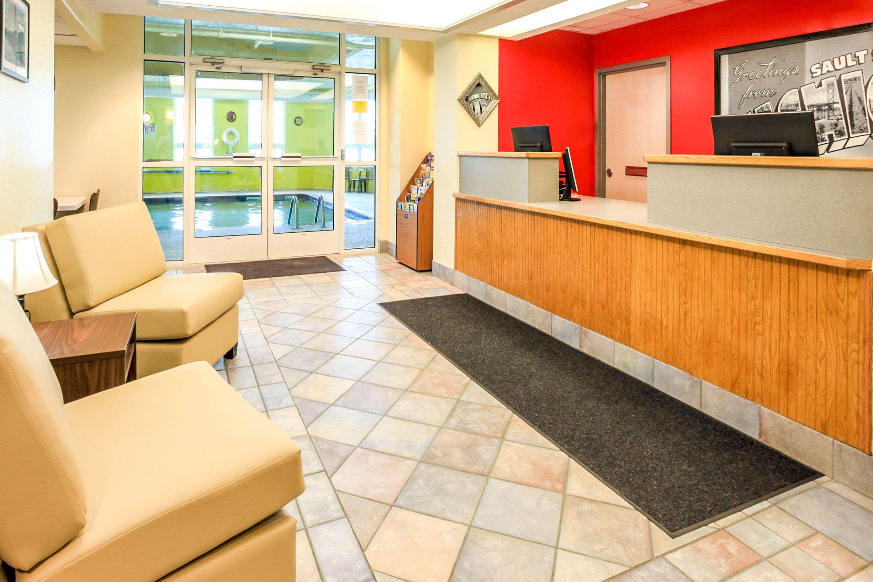 Super 8 By Wyndham Sault Ste. Marie Hotel Eksteriør billede